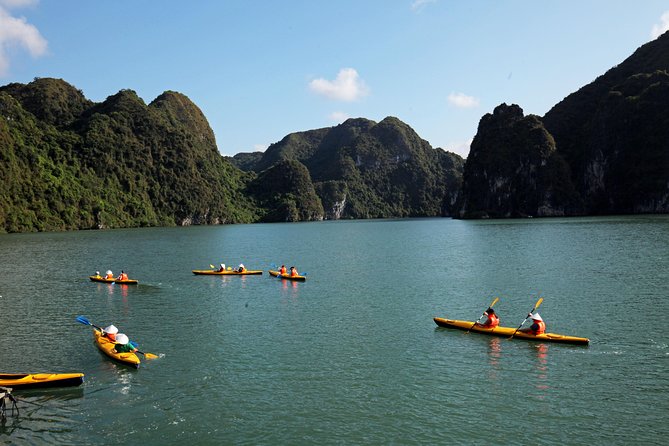 Halong - LanHa Bay with 3.5star La Pinta Cruise 3days/2nights - Day three, Dark and Bright Cave before lunch