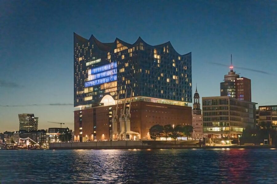 Hamburg: 1.5-Hour Evening Lights Harbour Cruise on a Ship - Who will enjoy this cruise most
