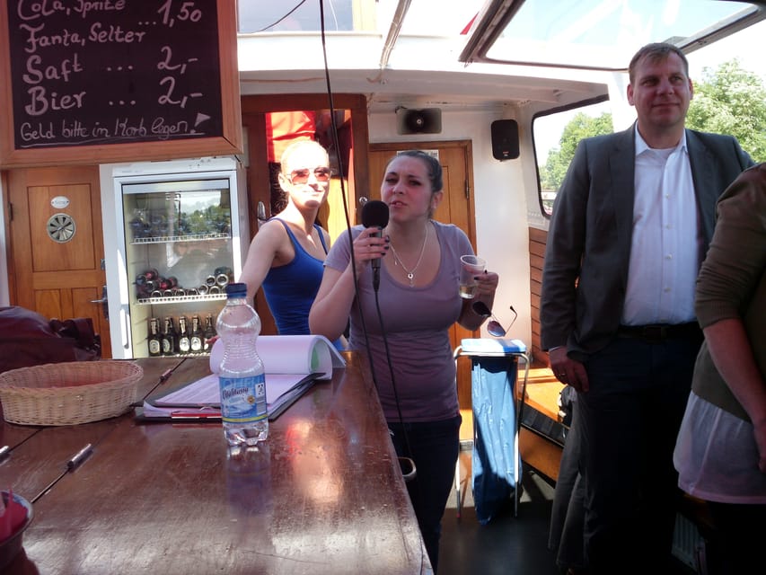 Hamburg: 1-Hour Harbor Cruise - Who will enjoy this most