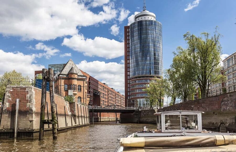 Hamburg: 2-hour harbor tour through the port of Hamburg - Passing Through Hamburg’s Locks