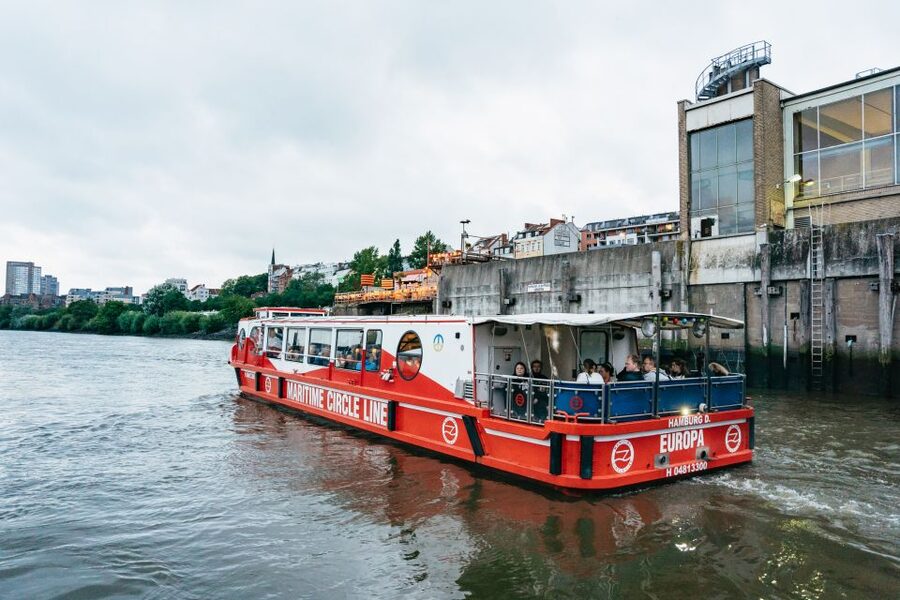 Hamburg: 90-Minute Evening Lights Harbor Cruise - Comfort, weather, and the onboard atmosphere