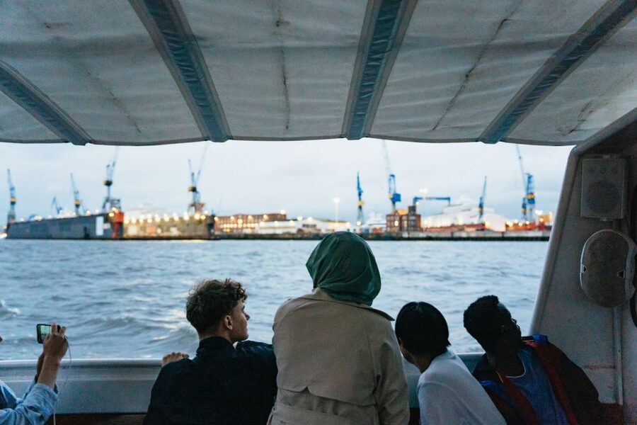 Hamburg: 90-Minute Evening Lights Harbor Cruise - Special departures for ships and harbor festivals