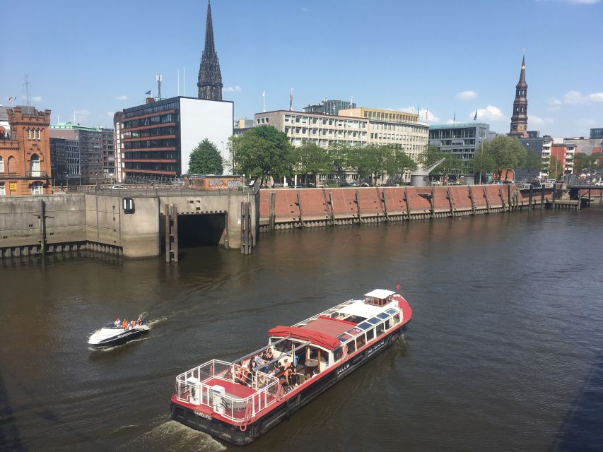 Hamburg: Harbor Cruise - Finding the pontoon at Kajen 1