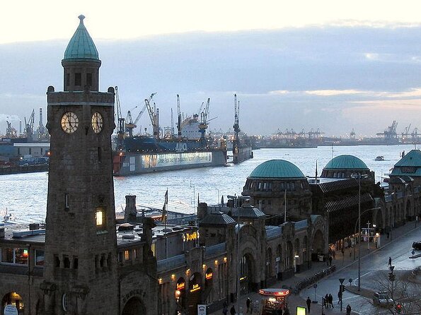 Hamburg harbor tour with a barge - Key points before you board