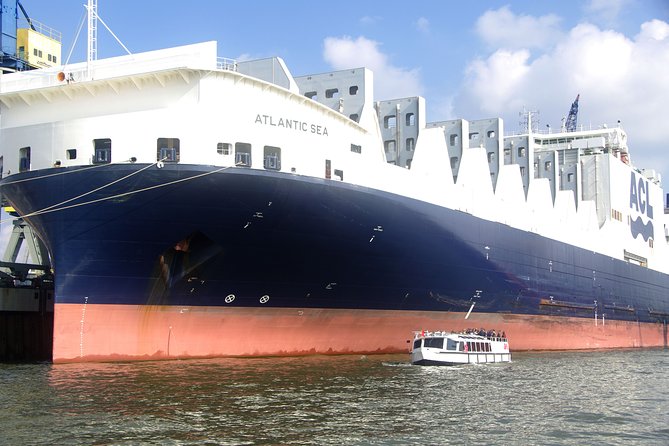 Hamburg harbor tour with a barge - Europe’s large floating pontoon system