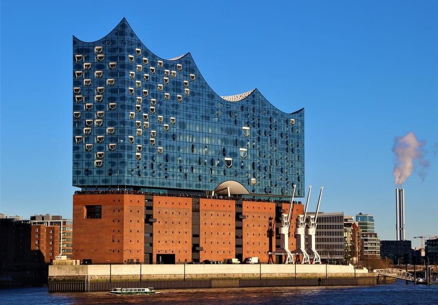 Hamburg: Hop on Hop off city tour and 1 hour harbor tour - Riding the 100-minute city loop