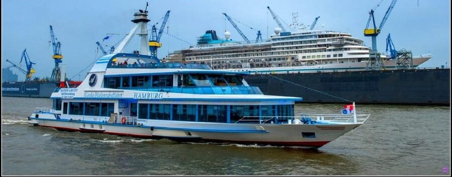 Hamburg: Line C Sightseeing Tour Hop On Hop Off and Harbor Cruise - Seasonal timing from March through February