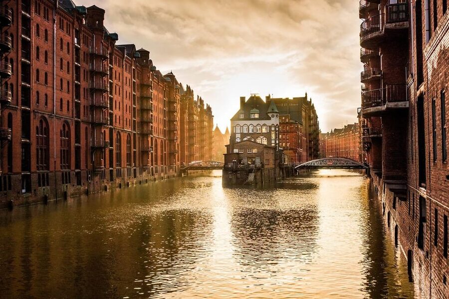 Hamburg: One Hour Traditional Harbor Cruise - Speicherstadt and HafenCity depend on the tide