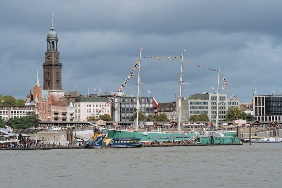 Hamburg: One Hour Traditional Harbor Cruise - Is one hour enough?