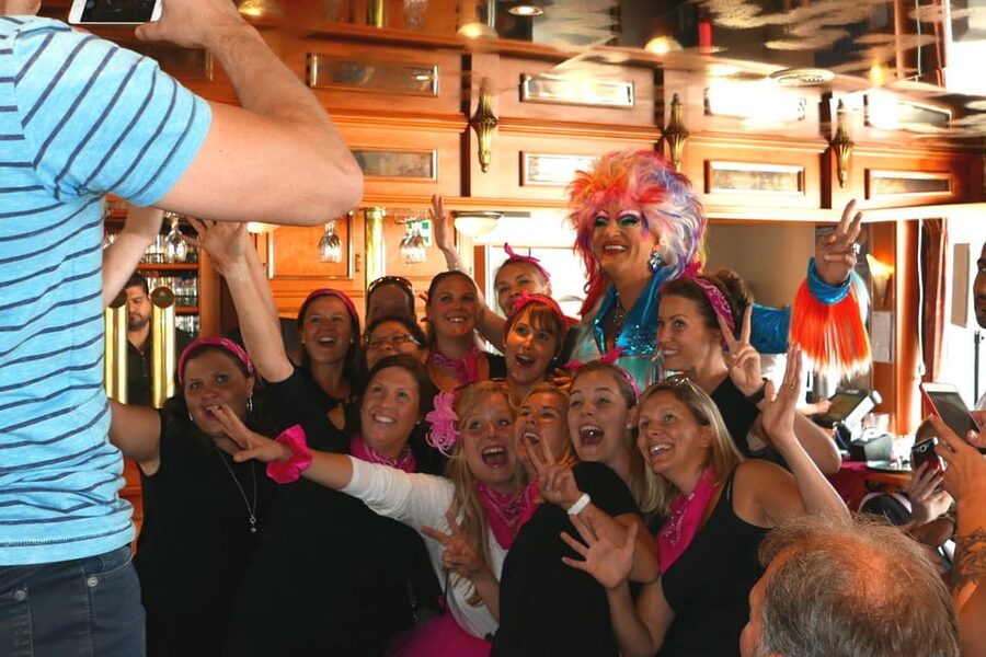Hamburg: Party Harbor Cruise with Olivia Jones - Landratten-Likör and the onboard bar