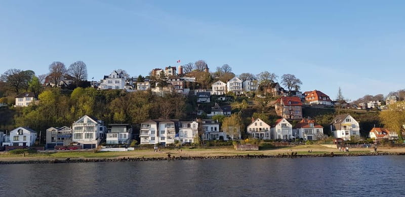 Hamburg: Private Harbor Tour by Boat - Choosing between the sun deck and the panoramic salon