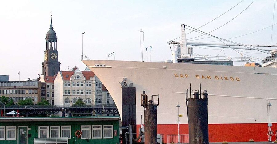 Hamburg: Traditional Harbor Tour with Commentary - Seeing Hamburg from the Elbe in one hour
