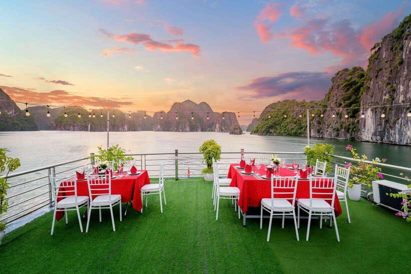 Hanoi: 2-Day Ha Long and Lan Ha Bay Cruise with Kayaking - Why this two-day bay cruise works well