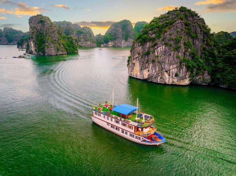 Hanoi: 2-Day Ha Long and Lan Ha Bay Cruise with Kayaking - Kayaking through Lan Ha Bay