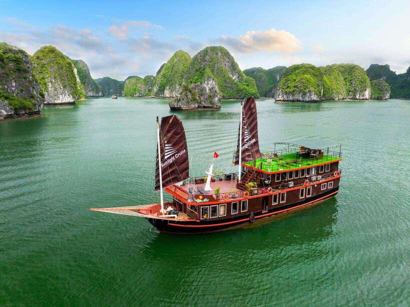 Hanoi: 2-Day Ha Long and Lan Ha Bay Cruise with Kayaking - Swimming at Three Peaches Islet