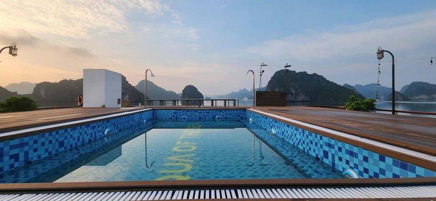 Hanoi: 2-Day Ha Long Bay 4-Star Cruise with Titov Cave - Luon Grotto: a short paddle in a dramatic setting