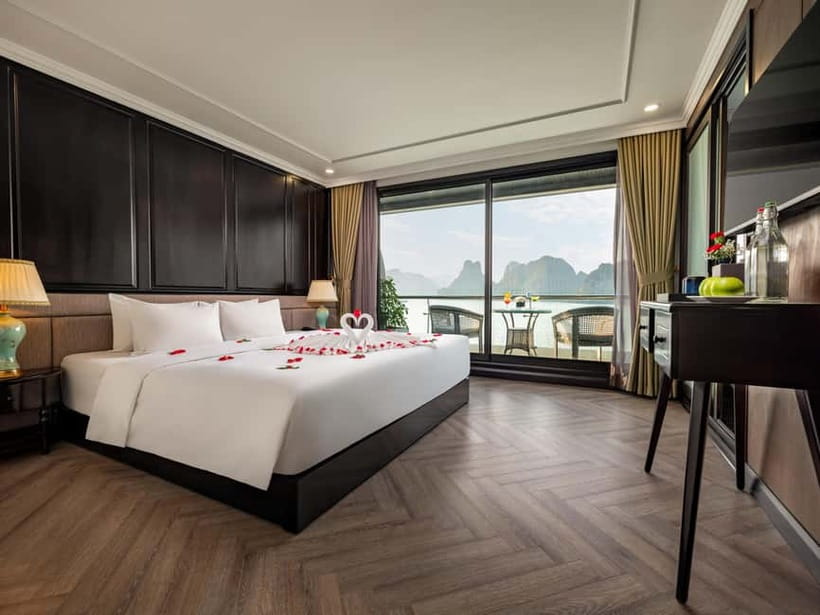 Hanoi: 2-Day Halong, LanHa 5-Star Cruise w/ Balcony &Bathtub - Boarding the boat and settling into your cabin