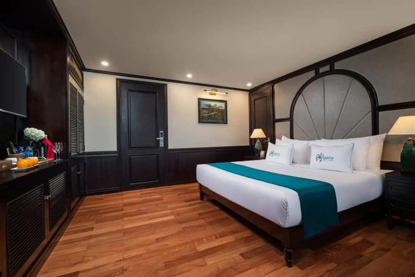 Hanoi: 2-Day Halong, LanHa 5-Star Cruise w/ Balcony &Bathtub - Day one: Dark and Light Cave by kayak or bamboo boat