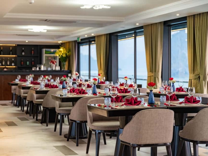 Hanoi: 2-Day Halong, LanHa 5-Star Cruise w/ Balcony &Bathtub - Sunset, cooking, and a quiet evening at sea
