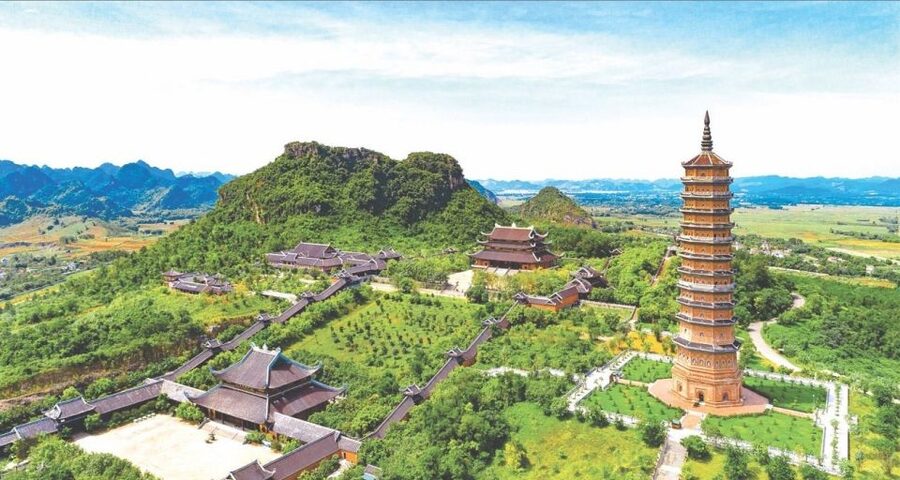 Hanoi: 2-Day Tour to Ninh Binh & Halong Bay With Transfer - Mua Cave and the 500-step climb