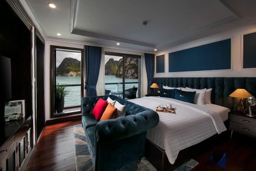 Hanoi: 3-Day Ha Long/Lan Ha Bay Cruise with Private Balcony - Day three: the bamboo boat and the cave visit