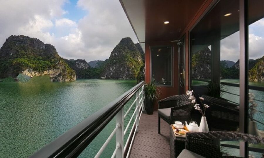 Hanoi: 3-Day Ninh Binh and Lan Ha Bay Cruise with Homestay - Spring rolls, seafood, and squid fishing