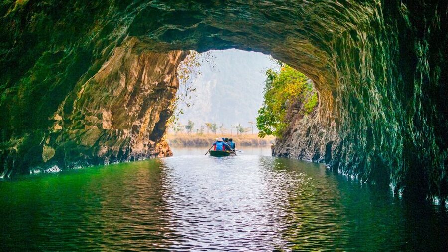 Hanoi: 3-Day Ninh Binh - Ha Long Bay, Cave, kayak, Swimming - A bamboo boat through Vung Vieng Village