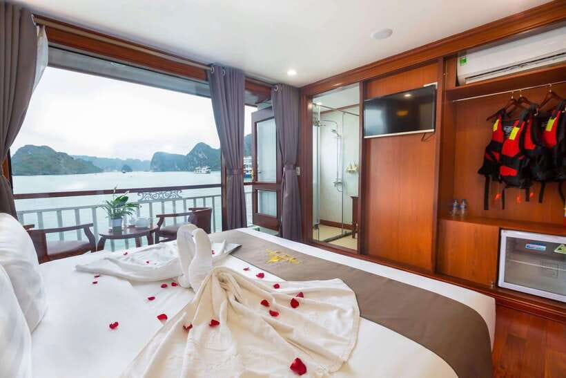 Hanoi: 3-Day Ninh Binh, Ha Long, & Lan Ha Bay Luxury Cruise - Day 1: temples, village lanes, and the Tam Coc river