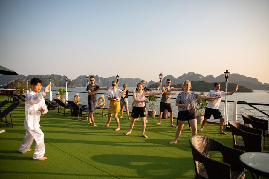 Hanoi: 3-Day Ninh Binh Highlights - Lan Ha Bay 5-Star Cruise - A Vietnamese buffet lunch before the river ride