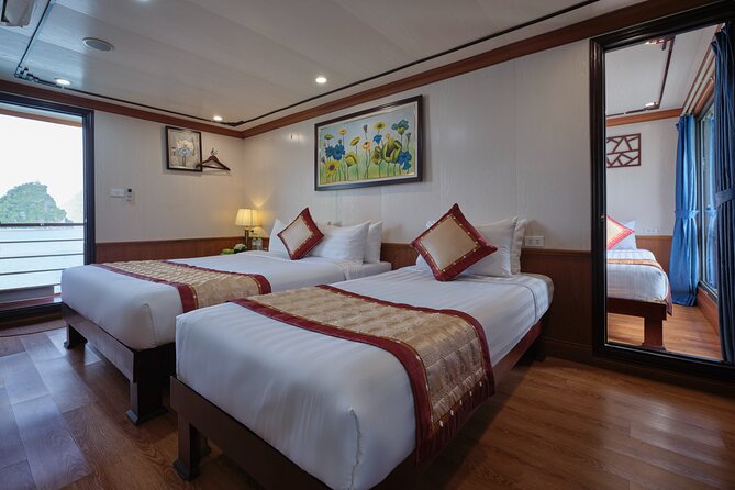 Hanoi: 3-Day Ninh Binh Trip and Ha Long Bay 4-Star Cruise - Day three: Suprising Cave and brunch before Hanoi