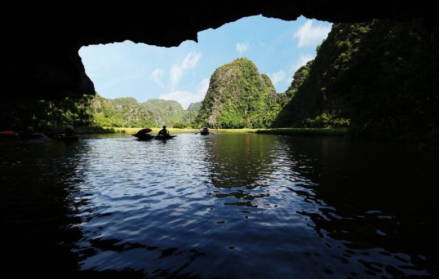 Hanoi: 5-Day Trip Hanoi Tour-Ninh Binh-Ha Long Bay Cruise - Rowing through Trang An’s caves