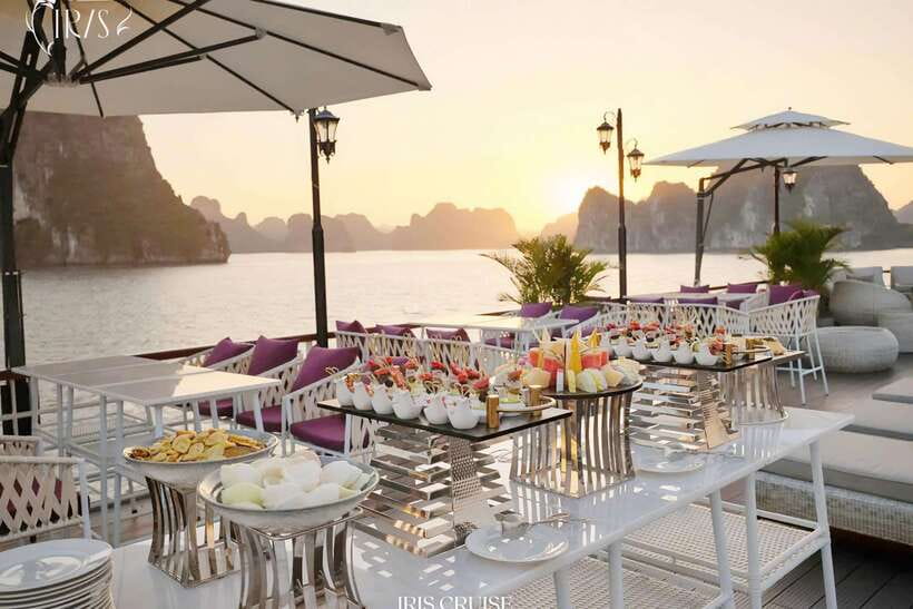 Hanoi: 5-Star Halong Bay Cruise with Lunch, Jacuzzi & Party - The guide and group rhythm