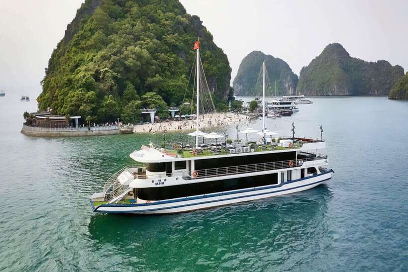 Hanoi: 5-Star Halong Bay Cruise with Lunch, Jacuzzi & Party - Boarding the luxury boat at noon
