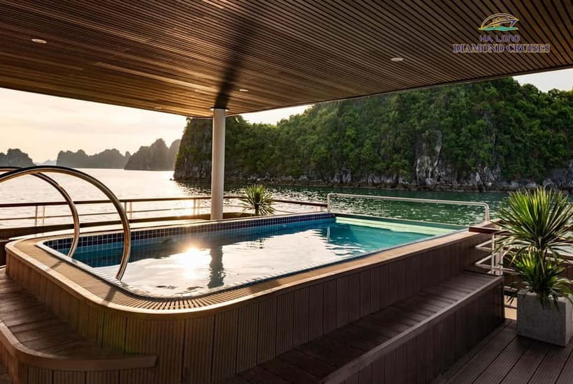 Hanoi:Best 5-Star Ha Long 1 Day Tour with limousine transfer - Guide Service And Small Practical Details