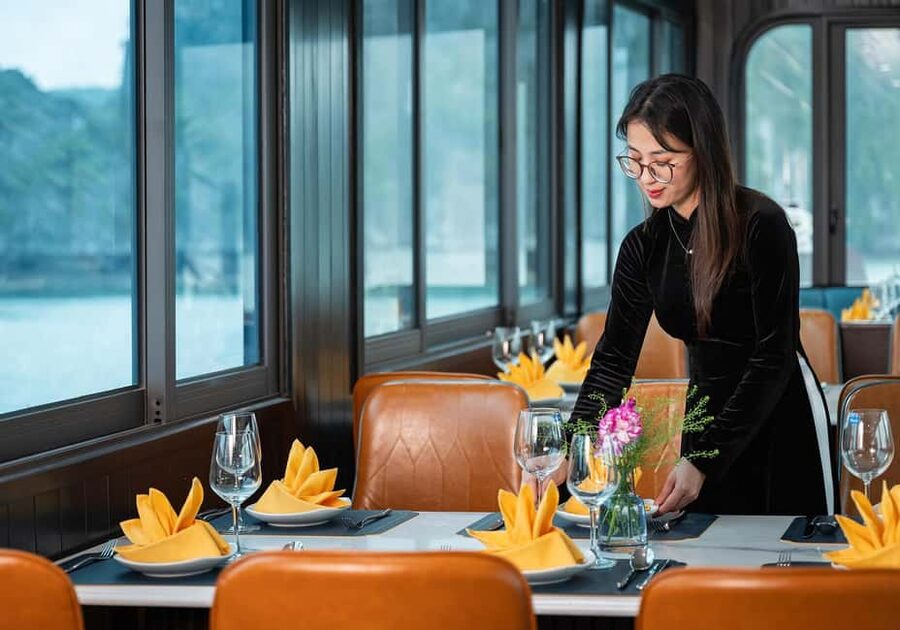 Hanoi/Cat Ba: Lan Ha Bay Day Cruise with Dark & Bright Caves - Seafood lunch with a Vietnamese touch