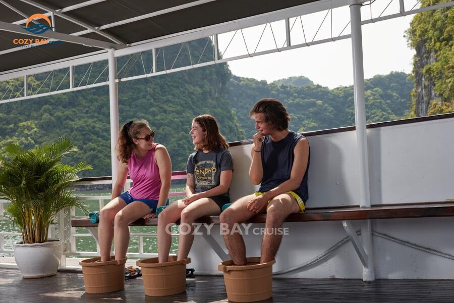 Hanoi: Cozy Halong Bay Overnight Cruise with Meals - Sunset, spring rolls, and a night on the water