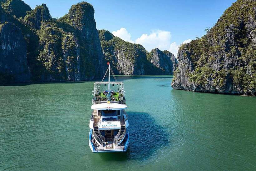 Hanoi: Full-Day Halong Bay 5-star Cruise with Kayak & Buffet - The long day and the busy bay