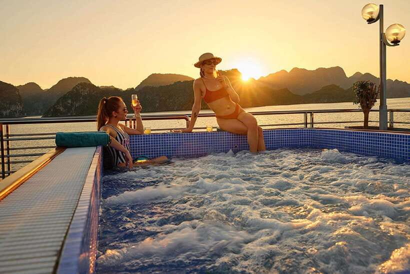 Hanoi: Full-Day Halong Bay 5-star Cruise with Kayak & Buffet - Kayaking into Luon Cave