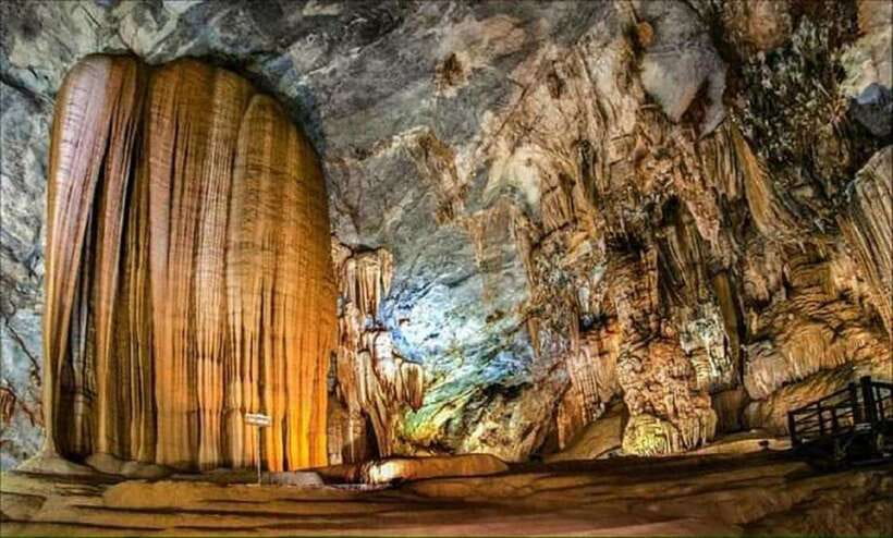 Hanoi: Full-Day Halong Bay Cruise with Kayak, Caves & Lunch - Sung Sot Cave and its unusual stone shapes