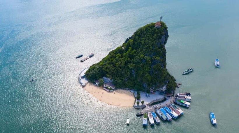 Hanoi-Ha Long 1D: Caves, Islands, Kayak, Lunch & Small Boat - Sung Sot Cave, Ha Long Bay’s largest stop