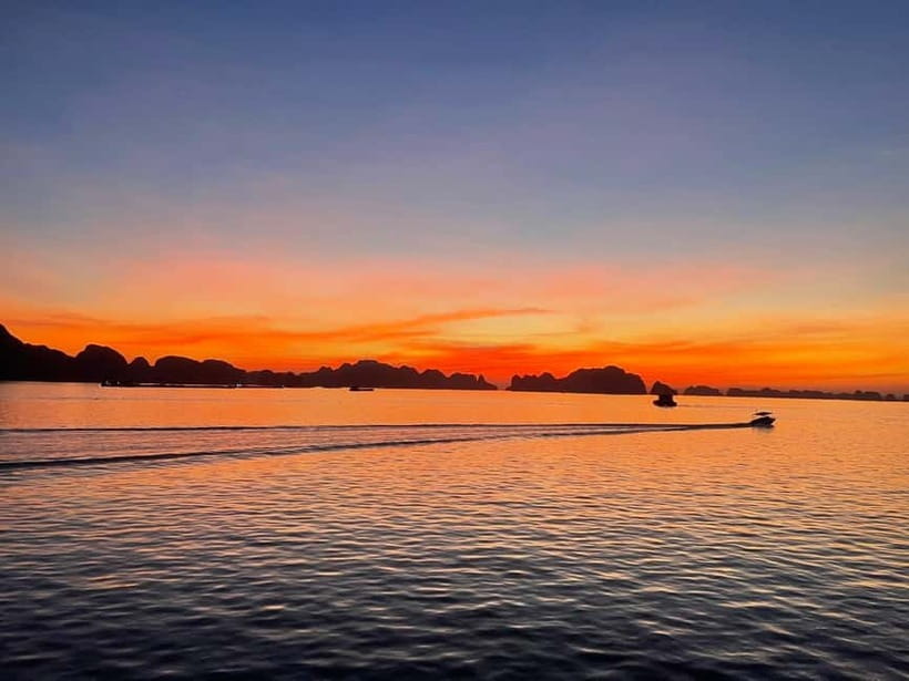 Hanoi-Ha Long 1D: Caves, Islands, Kayak, Lunch & Small Boat - Sunset snacks and the ride back