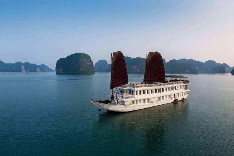 Hanoi: Ha Long & Bai Tu Long Bay 1 or 2-Day Cruise - The one-day route: caves, kayaking, and Titop Island