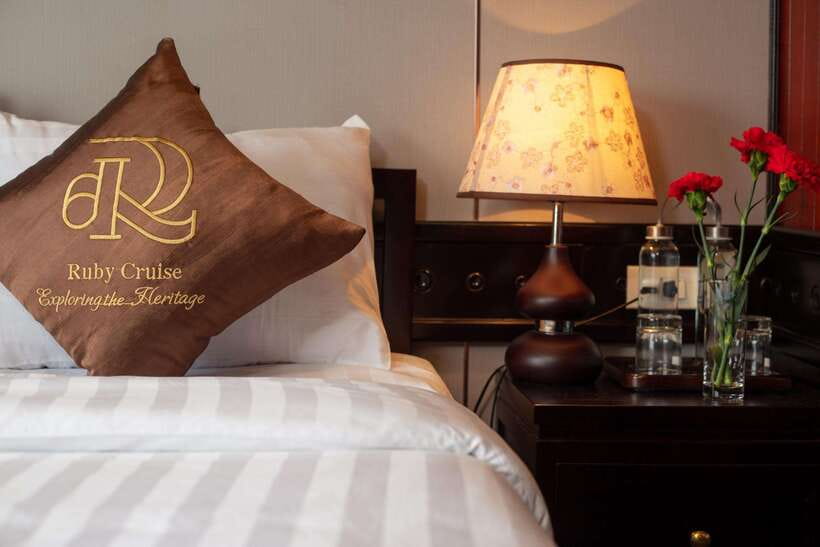 Hanoi: Ha Long Bay 2-Day 1-Night Tour by 4-star Luxury Junk - Day 2: Surprising Cave before breakfast ends