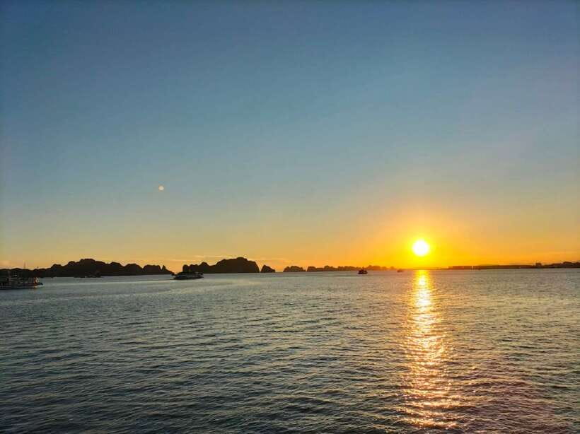 Hanoi: Ha Long Bay Day Cruise - Swimming, Meal, Kayaking - Kayaking or bamboo boating at Luon Cave
