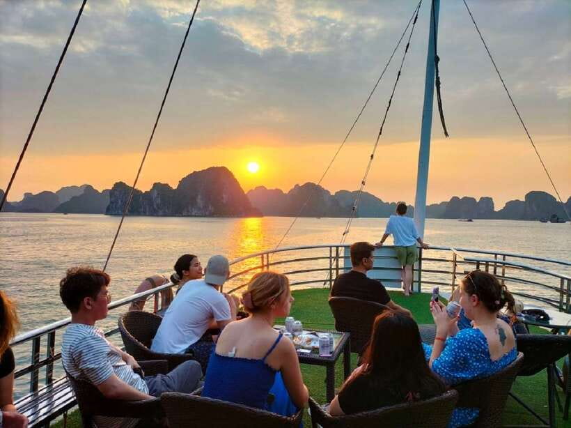 Hanoi: Ha Long Bay Day Cruise - Swimming, Meal, Kayaking - Titop Island: swim or climb