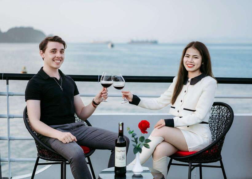 Hanoi/Ha Long: Ha Long Bay Luxury Day Cruise by Catamaran - Titop Island: a viewpoint or a beach stop