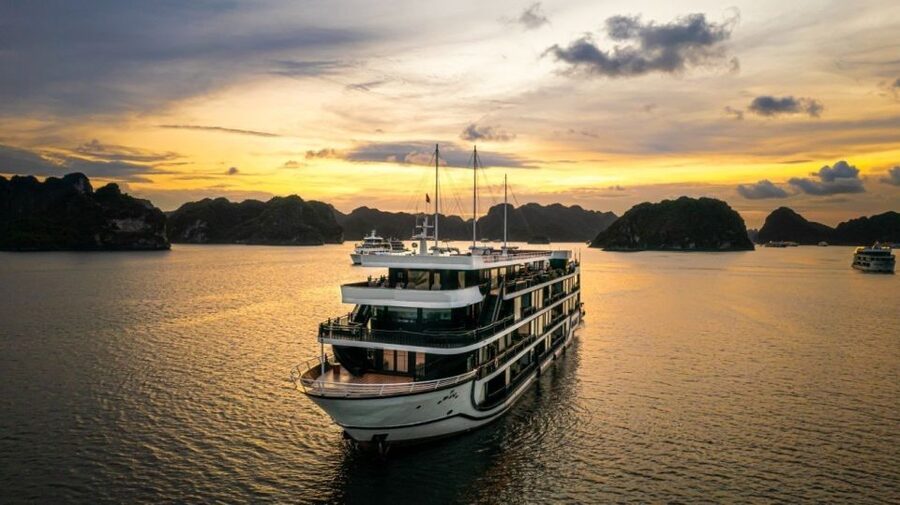 Hanoi: Halong Bay 2-Day 5-Star Balcony Cruise & Bathtub - What the $162 price really includes