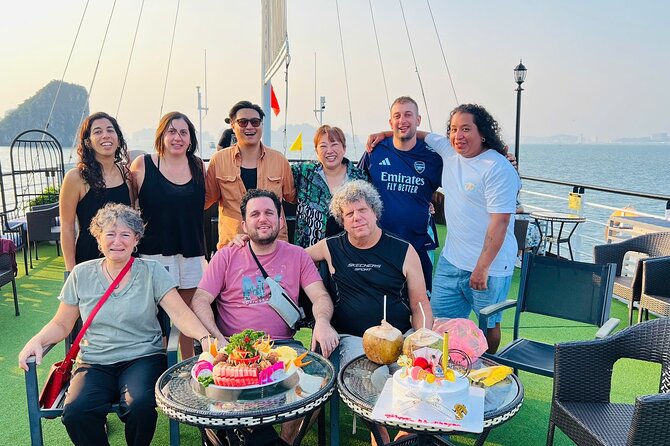 Hanoi : Halong Bay 7-Hour Luxury Cruise with Limousine Transfer - Ti Top Island and a short beach break