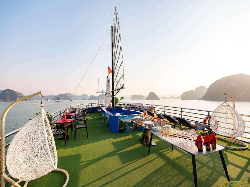 Hanoi: Halong Bay Cruise, Amazing Cave, Titov Island & Kayak - Returning to Hanoi after a long day
