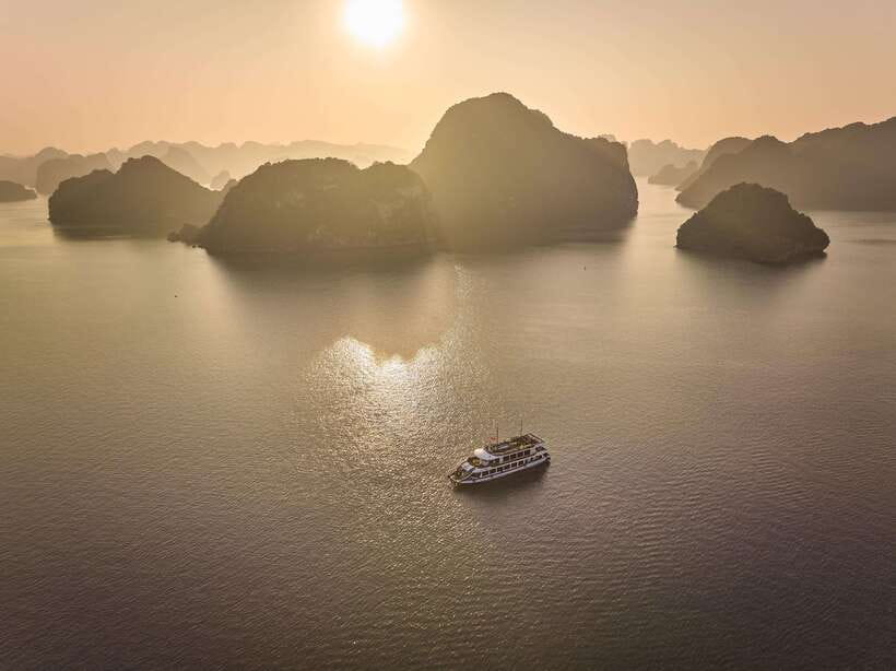 Hanoi: Halong Bay Cruise, Amazing Cave, Titov Island & Kayak - What this Halong Bay day trip is really like